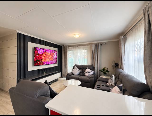 3 BEDROOM HOUSE FOR SALE IN WINDMILL PARK